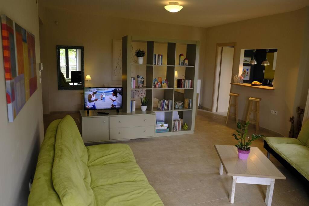Apartment With Garden In Thessaloniki. Экстерьер фото