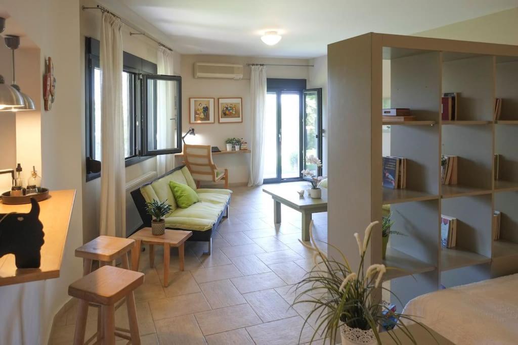 Apartment With Garden In Thessaloniki. Экстерьер фото